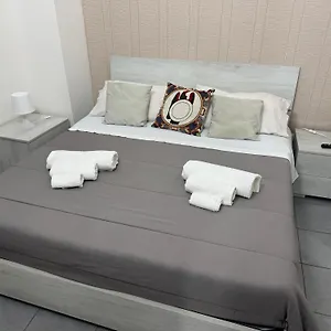 https://nice-house.taorminaitalyhotels.com